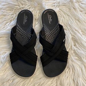 Clarks Sandals size 9.5 color black very good condition see all photos